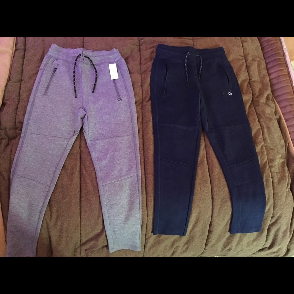 2 Kids Gap Fit Sweatpants Size Medium Kids 8.      1 NWT 1 New without Tags